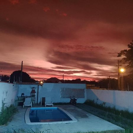 Vila agradável com piscina. Peruíbe Exterior foto