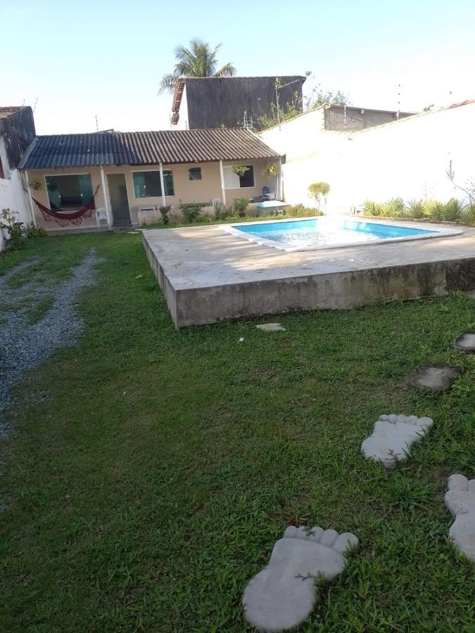 Vila agradável com piscina. Peruíbe Exterior foto