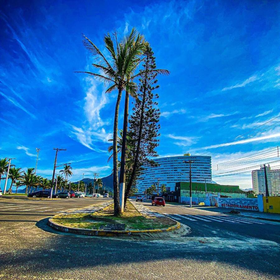 Vila agradável com piscina. Peruíbe Exterior foto