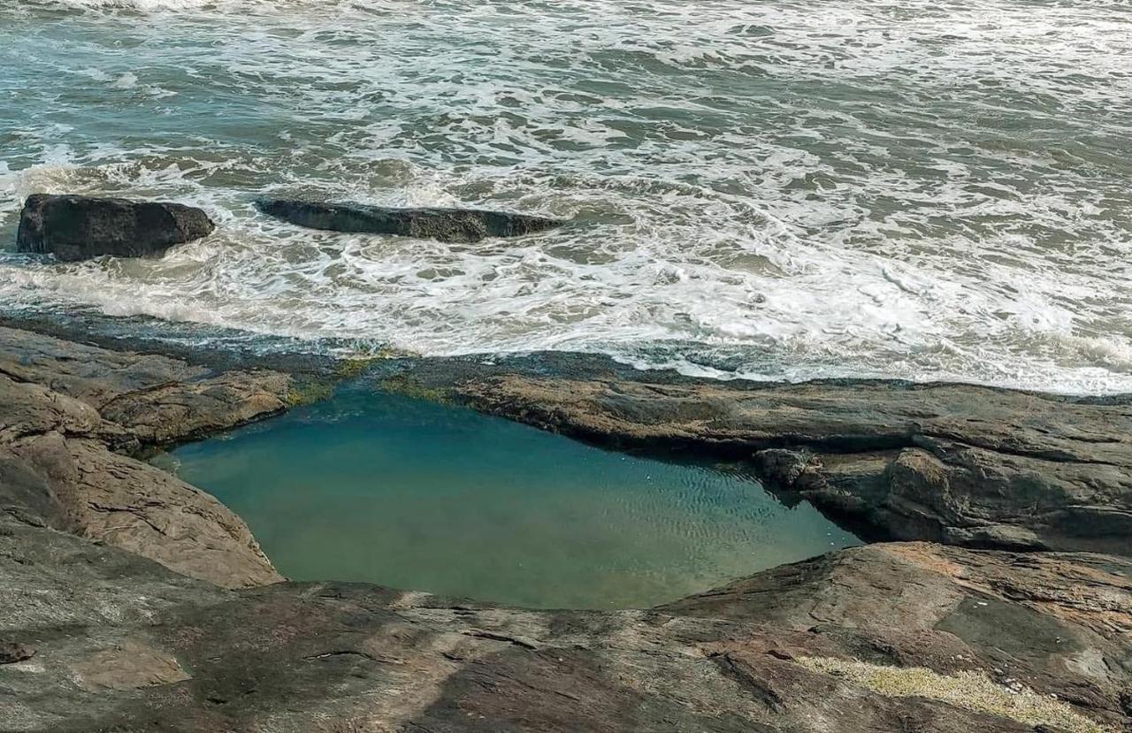 Vila agradável com piscina. Peruíbe Exterior foto